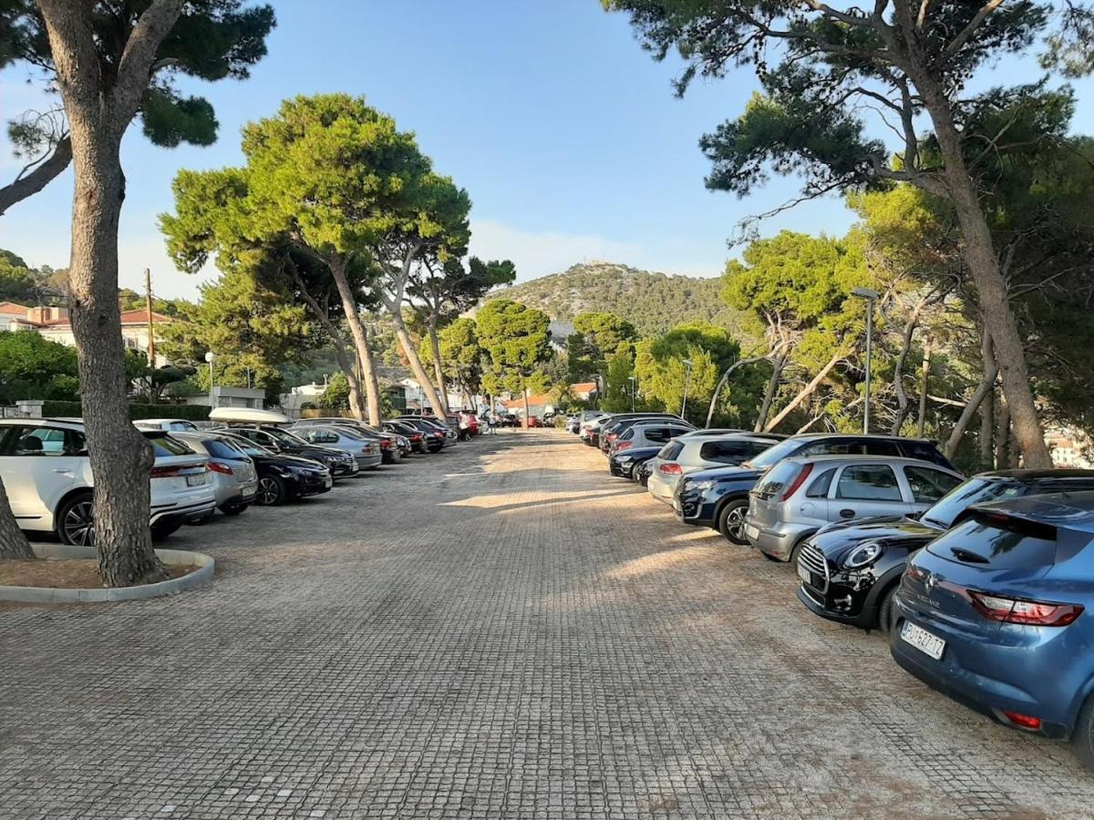 Jesliving Hvar - 2 Bedroom Elegant Apartment With Sea View In Historic Center Of חוואר מראה חיצוני תמונה