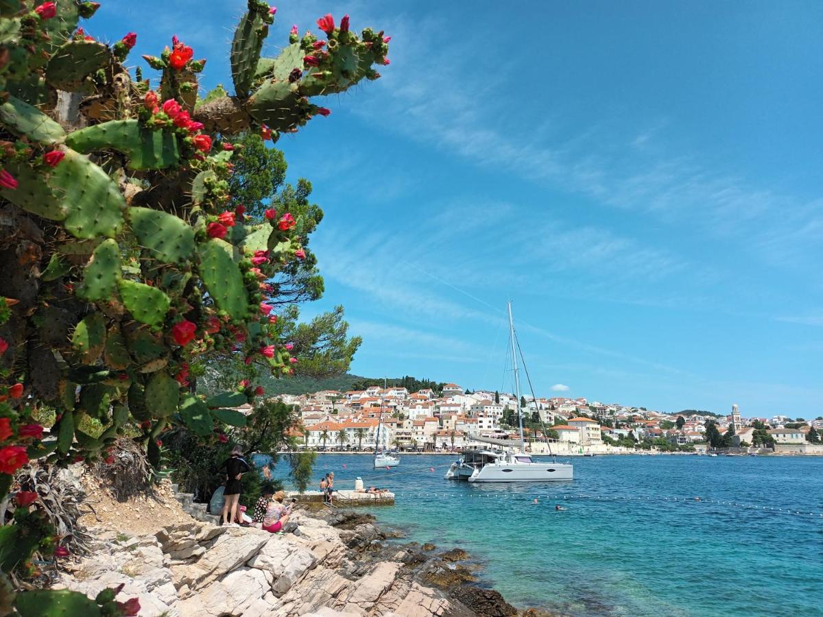 Jesliving Hvar - 2 Bedroom Elegant Apartment With Sea View In Historic Center Of חוואר מראה חיצוני תמונה