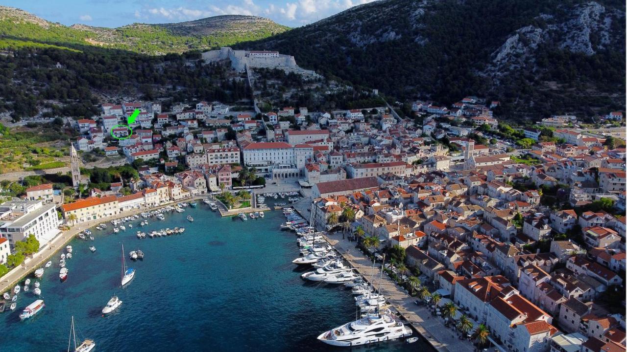 Jesliving Hvar - 2 Bedroom Elegant Apartment With Sea View In Historic Center Of חוואר מראה חיצוני תמונה
