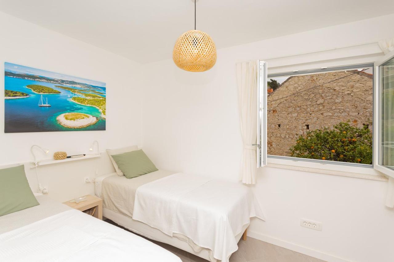 Jesliving Hvar - 2 Bedroom Elegant Apartment With Sea View In Historic Center Of חוואר מראה חיצוני תמונה