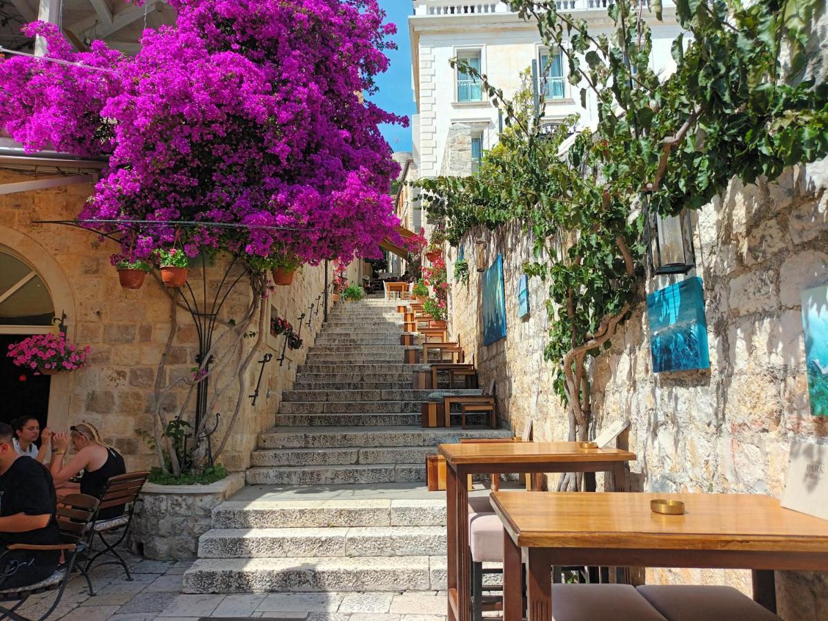 Jesliving Hvar - 2 Bedroom Elegant Apartment With Sea View In Historic Center Of חוואר מראה חיצוני תמונה