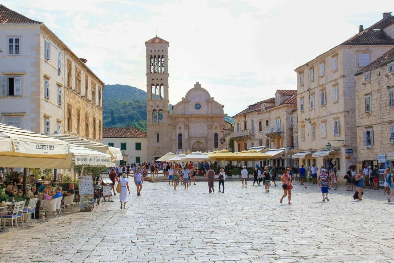 Jesliving Hvar - 2 Bedroom Elegant Apartment With Sea View In Historic Center Of חוואר מראה חיצוני תמונה