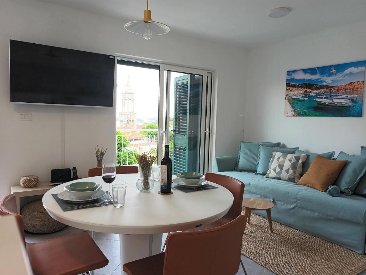 Jesliving Hvar - 2 Bedroom Elegant Apartment With Sea View In Historic Center Of חוואר מראה חיצוני תמונה