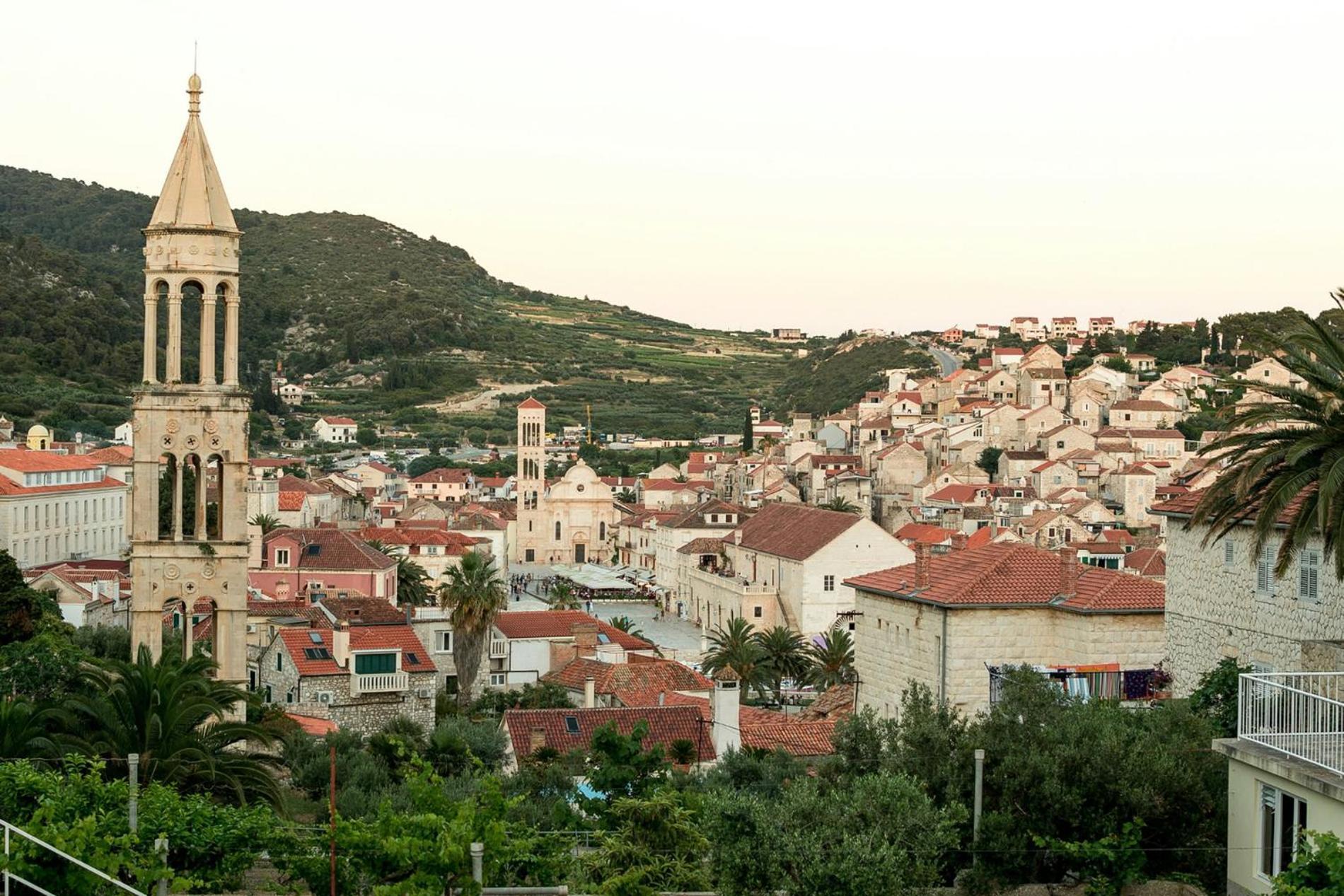 Jesliving Hvar - 2 Bedroom Elegant Apartment With Sea View In Historic Center Of חוואר מראה חיצוני תמונה