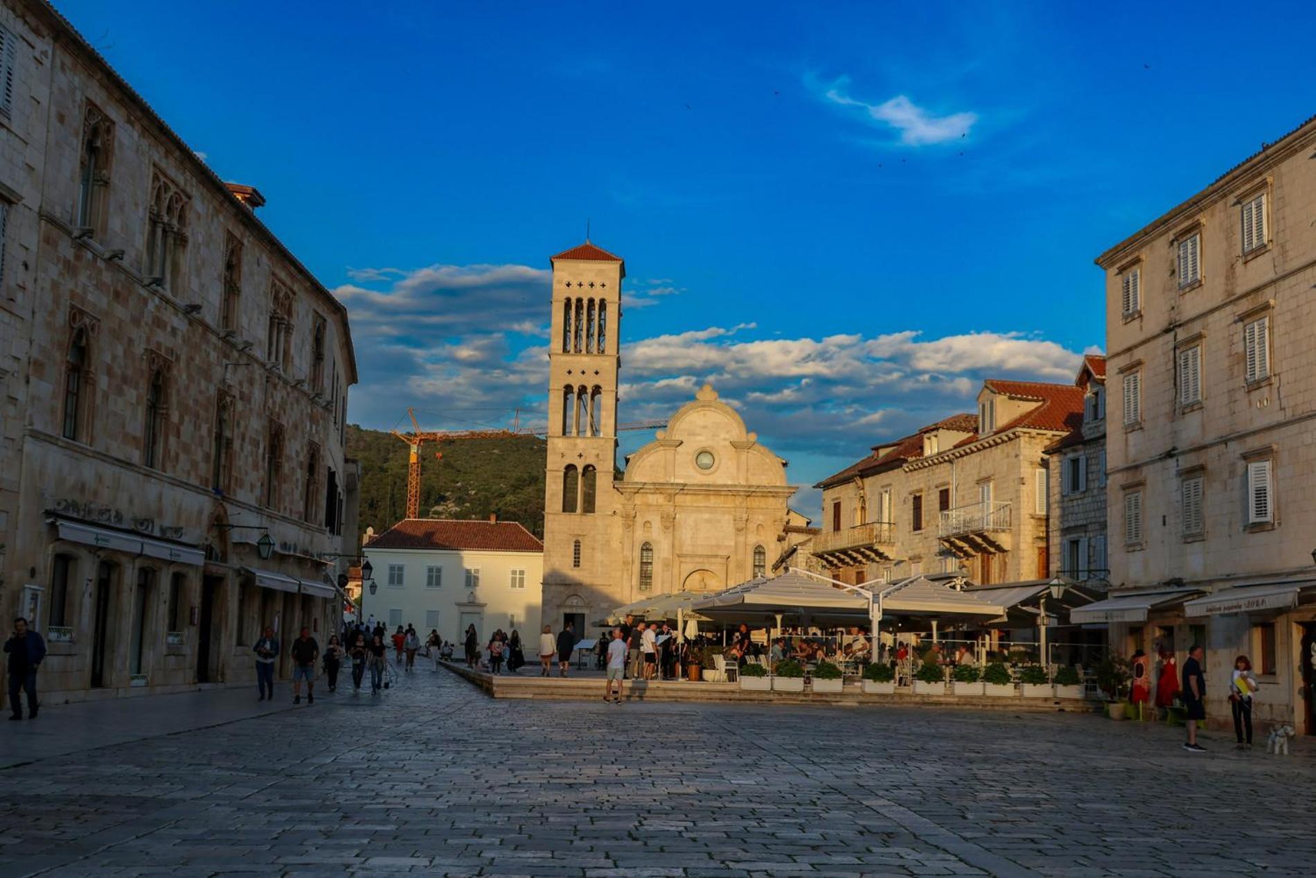 Jesliving Hvar - 2 Bedroom Elegant Apartment With Sea View In Historic Center Of חוואר מראה חיצוני תמונה